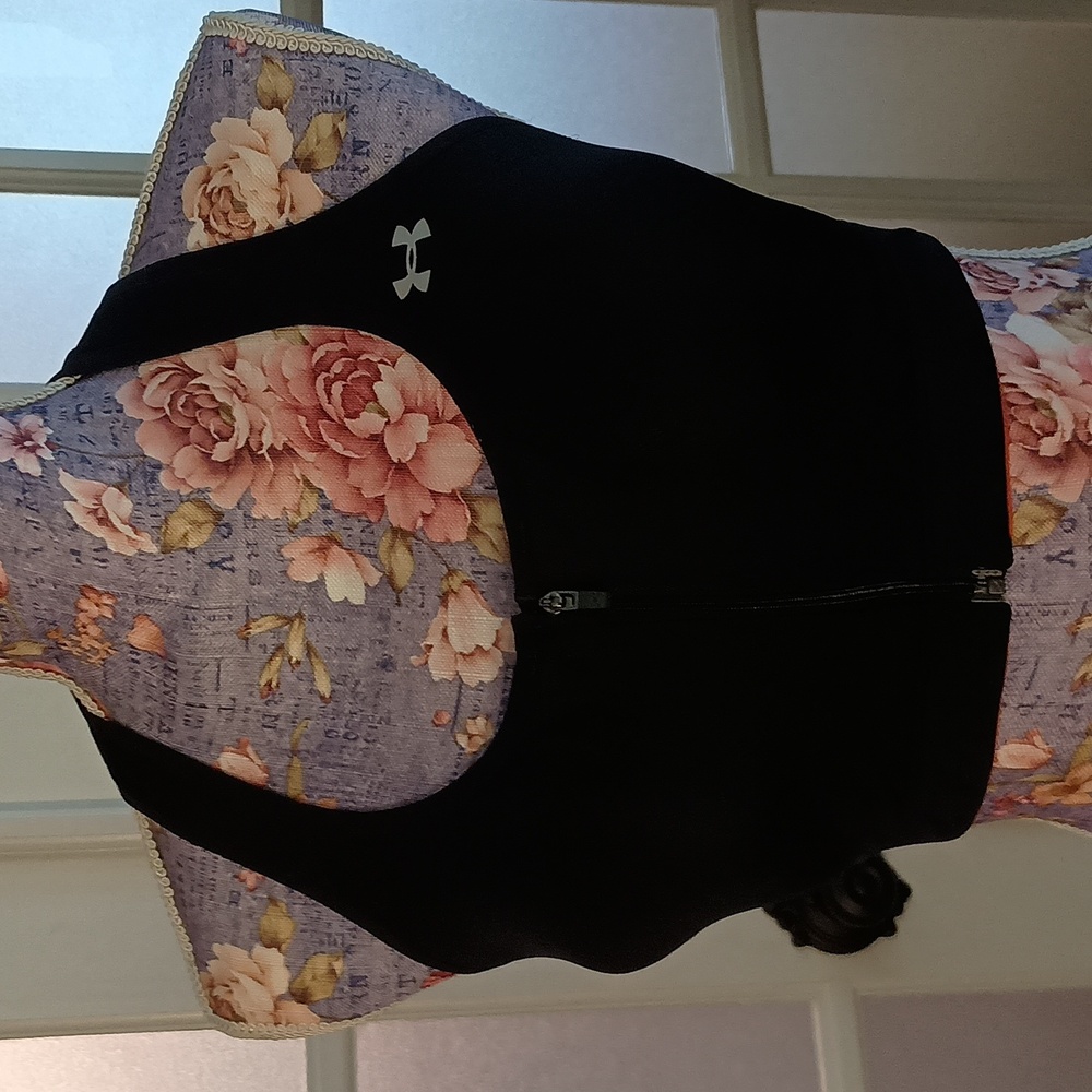 Under armour front close sports bra